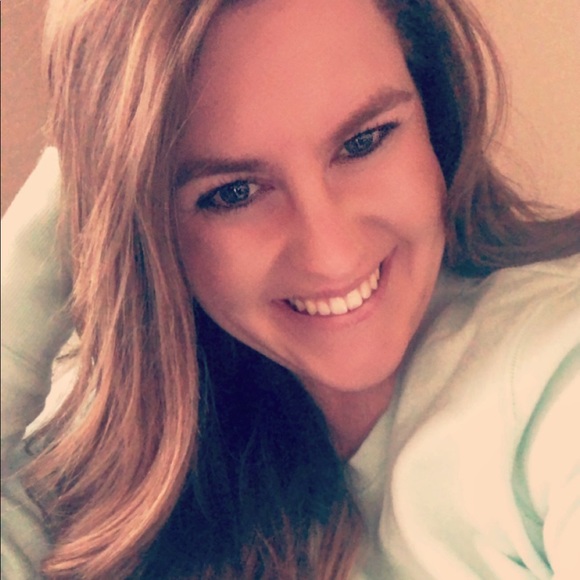 Profile Picture of Katie Schoening (@ktjo1990) on Poshmark