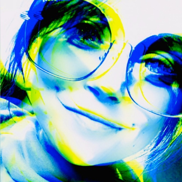 Profile Picture of Tara Burckart (@tburckart) on Poshmark