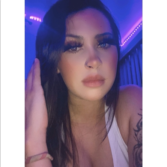 Profile Picture of Caitlin Kelly (@caitlinnoemi) on Poshmark