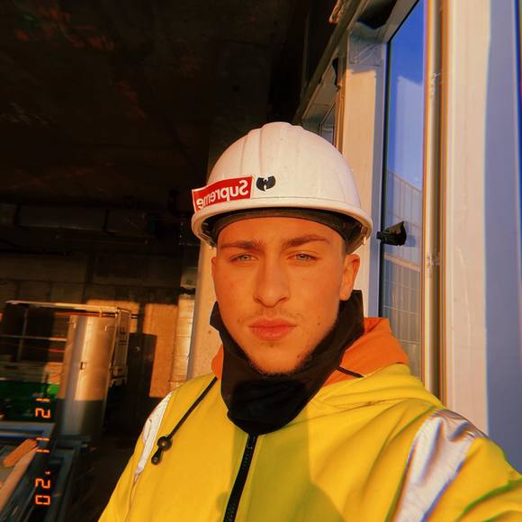 Profile Picture of James Spagnuolo (@jamesspags) on Poshmark