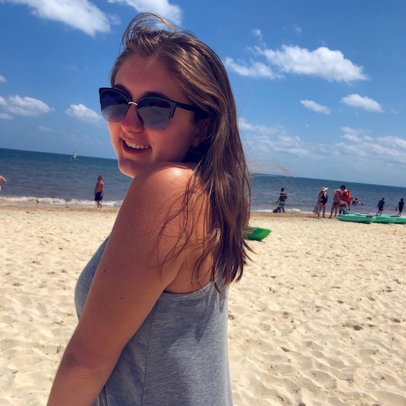 Profile Picture of Kate Becton (@kebecton) on Poshmark