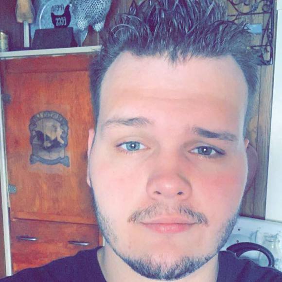 Profile Picture of Brandon Handy (@shelbyyrenea32) on Poshmark