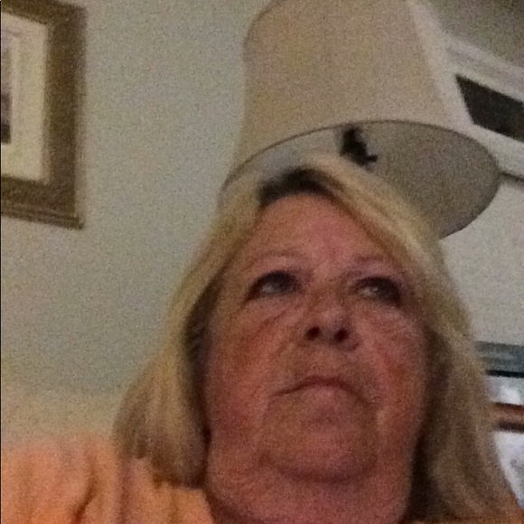 Profile Picture of Annette Nicholls (@annette337) on Poshmark