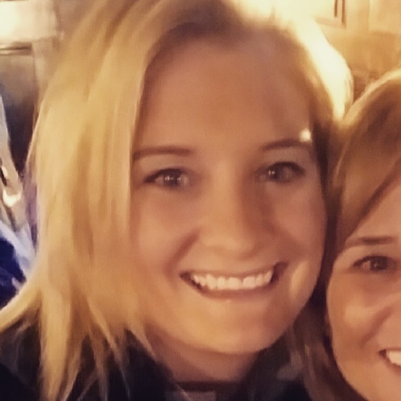 Profile Picture of Jackie Dolmetsch (@jackiedolmetsch) on Poshmark