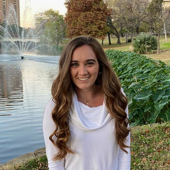 Profile Picture of Haley Hellums (@haleyhellums) on Poshmark