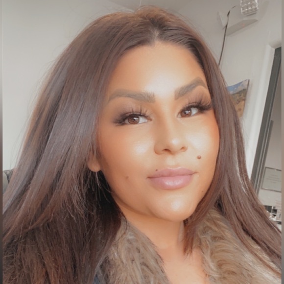 Profile Picture of Andrea Barron (@barron782) on Poshmark