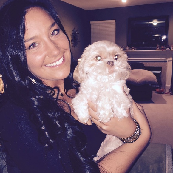 Danielle Drozdowski - Poshmark Profile Picture of Danielle Drozdowski (@ddrozdowski) on Poshmark