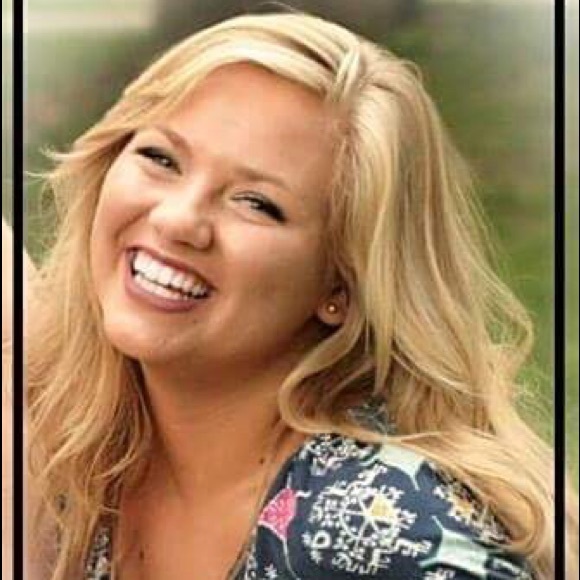 Profile Picture of Taylor Carver (@taylorcarver49) on Poshmark
