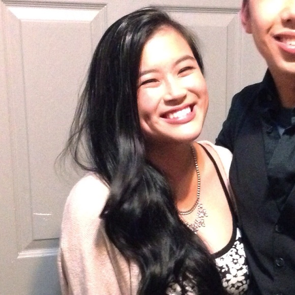 Profile Picture of Stephanie Trieu (@stephaniettrieu) on Poshmark