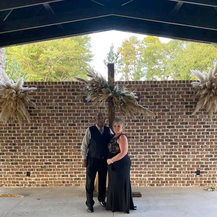 Profile Picture of April40 (@aprillegree40) on Tiktok