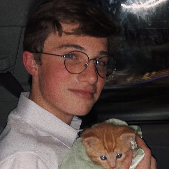 Profile Picture of Lars Krosby (@larskrosby) on Poshmark