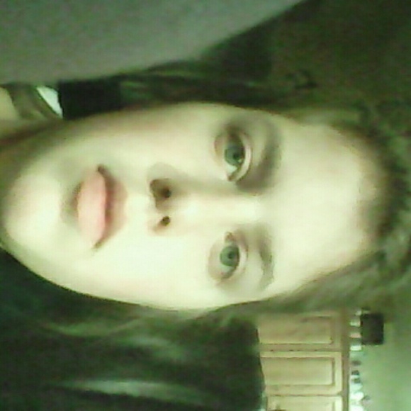 Profile Picture of Cheyanne Lopeman (@cheyannedls) on Poshmark