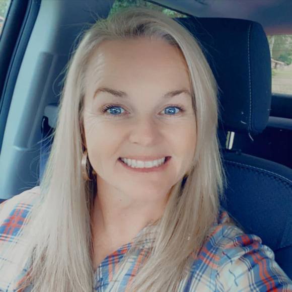 Profile Picture of Robin Robinson (@robisu) on Poshmark