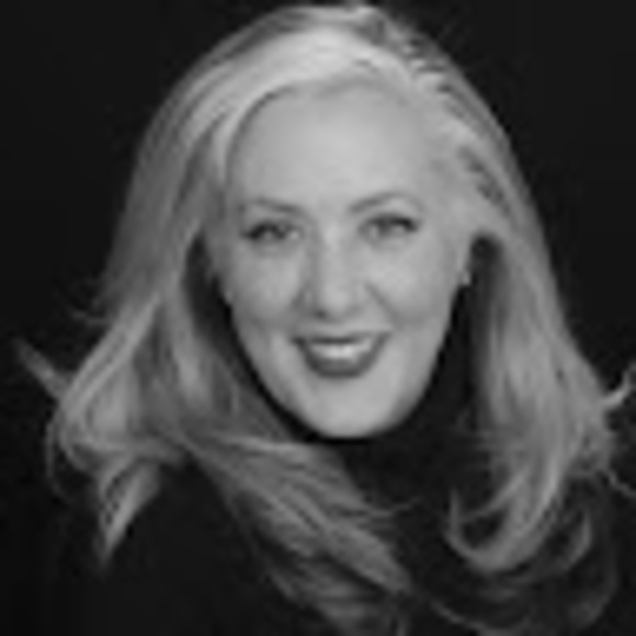 Profile Picture of Suzanne Thoresen (@suzythoresen) on Poshmark