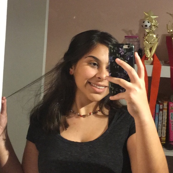 Profile Picture of Ana Akbaryan (@aakbaryan) on Poshmark