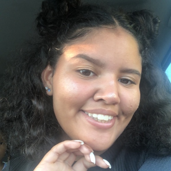 Profile Picture of Lakendra Terry (@lakendraterry) on Poshmark