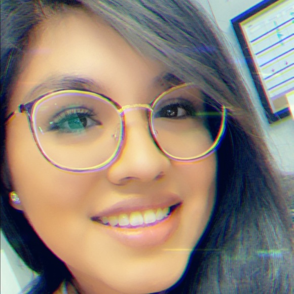 Profile Picture of Armstrong Armstrong (@msanchez_3116) on Poshmark