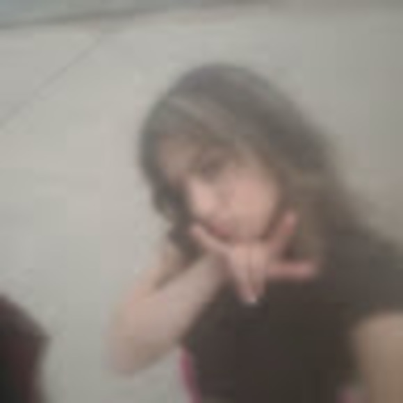 Profile Picture of Riley Hollis (@rilzxd) on Poshmark