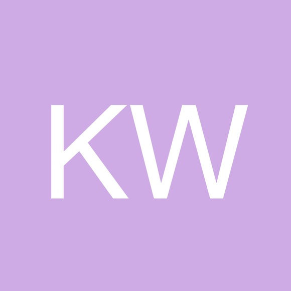 Profile Picture of Kylee Warner (@kyleemjw) on Poshmark