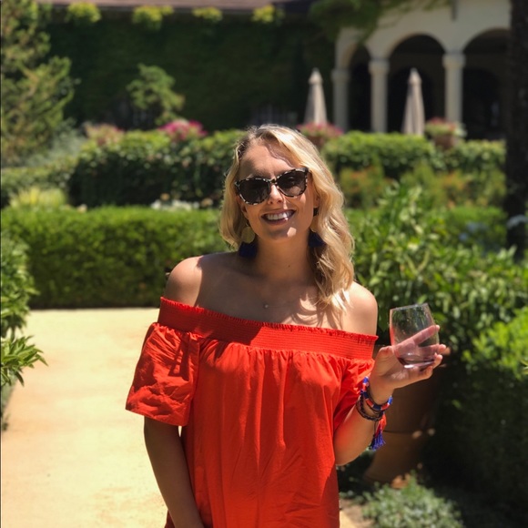 Profile Picture of Alexandra Hecht (@amhecht7) on Poshmark