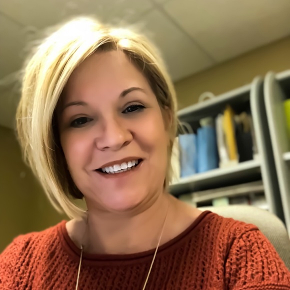 Profile Picture of Debbie Millet (@dkmdesignworks) on Poshmark
