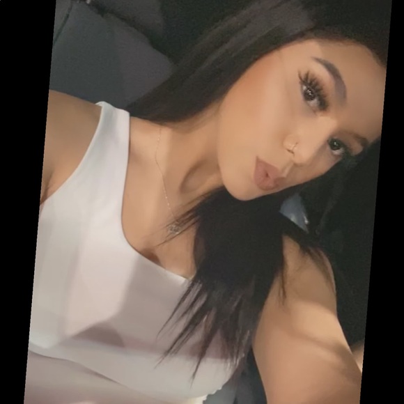 Profile Picture of Nayely Huitron (@nellyboo336) on Poshmark