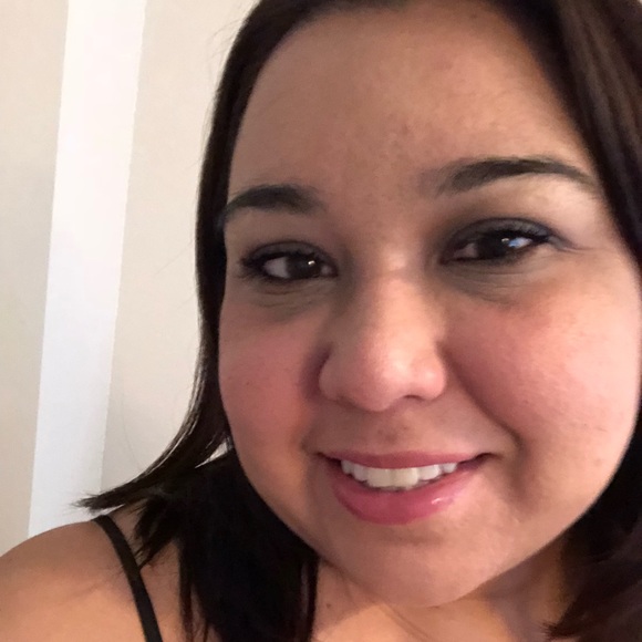 Profile Picture of Clarissa Pavitt (@cpavitt) on Poshmark