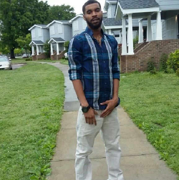 Profile Picture of Sam Loggins (@smoove2ots) on Poshmark