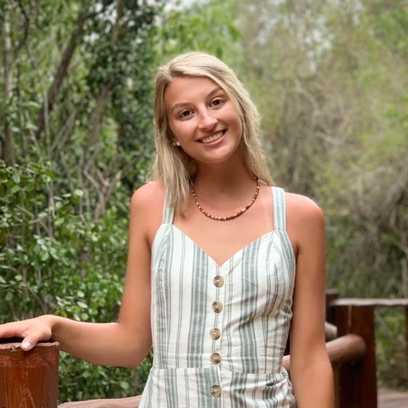 Profile Picture of Ivy Henderson (@ivyhenderson4) on Poshmark