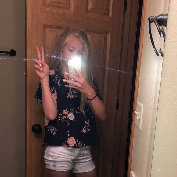 Profile Picture of Calissa Strohbeen (@cmstrohbeen0812) on Poshmark