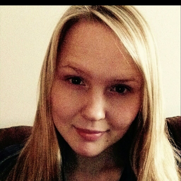 Profile Picture of Ksenia Sauthoff (@sauthoff24) on Poshmark