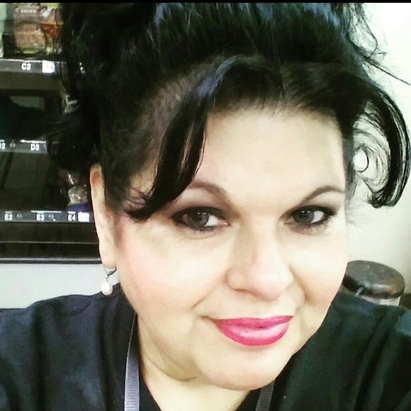 Profile Picture of Norma Serrano (@linda_serrano) on Poshmark