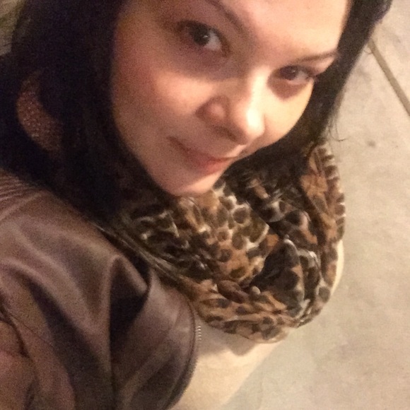 Profile Picture of Julia Duckworth (@juls4u2nv) on Poshmark