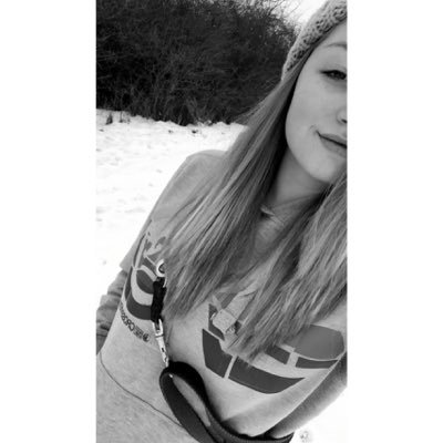 Profile Picture of Laura Erkenbrecher (@LErkenbrecher) on Twitter