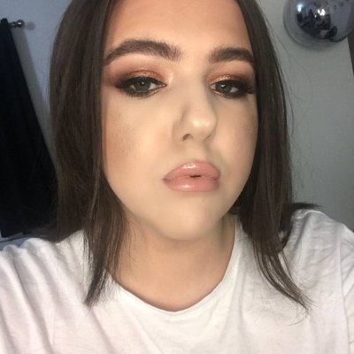 Profile Picture of CourtneyLowe Mua (@CourtneyLoweMUA) on Twitter