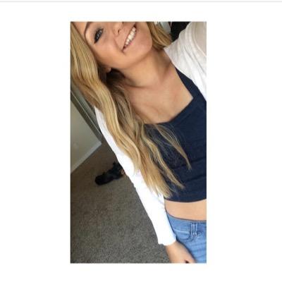 Profile Picture of Laura Blakely (@lau_blakely) on Twitter