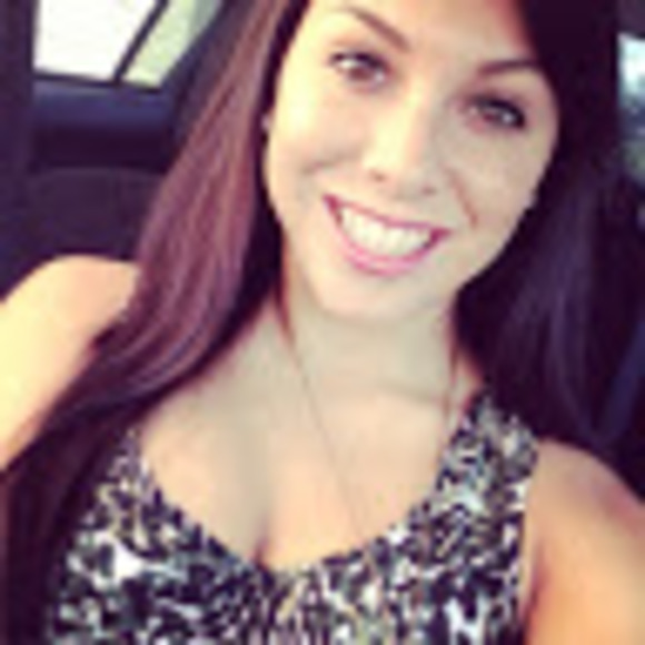 Profile Picture of Kimberly Hull (@kimberlyhull123) on Poshmark