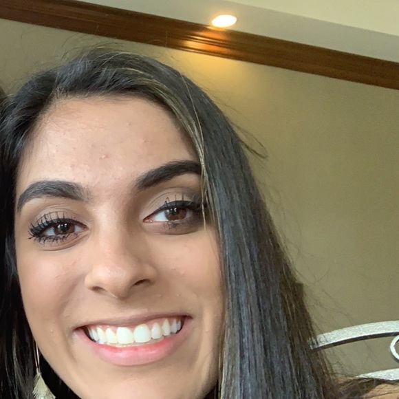 Profile Picture of Kareena Sarwal (@kareenasarwal) on Poshmark