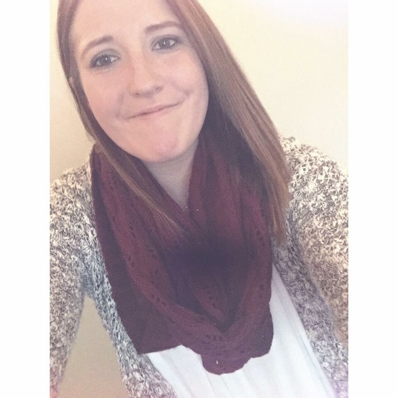 Profile Picture of Taylor Dammann (@tfd18) on Poshmark