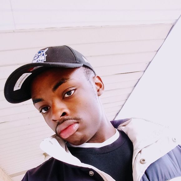 Profile Picture of Victor Alade (@_victoralade39) on Poshmark