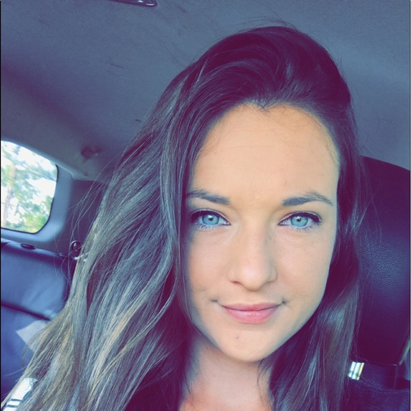 Profile Picture of Melissa Crable (@melissacrable) on Poshmark