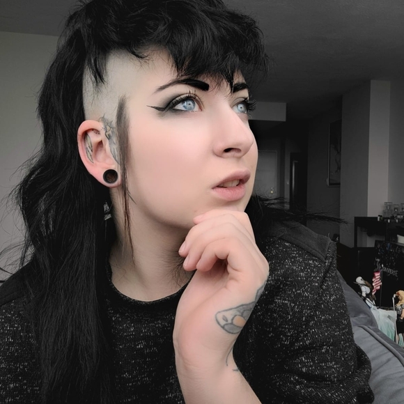 Profile Picture of Tannis Paige (@tannispaige) on Poshmark