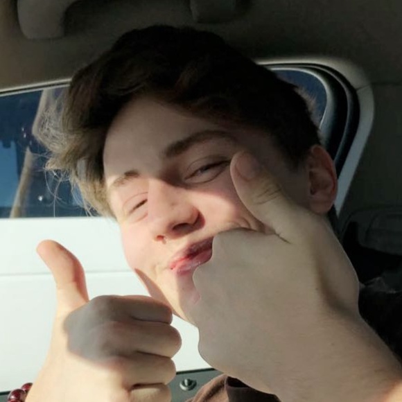 Profile Picture of Justin Devries (@justndevries) on Poshmark