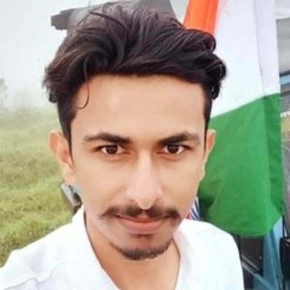 Profile Picture of Fäyãz Khàñ (@fayaz695) on Poshmark