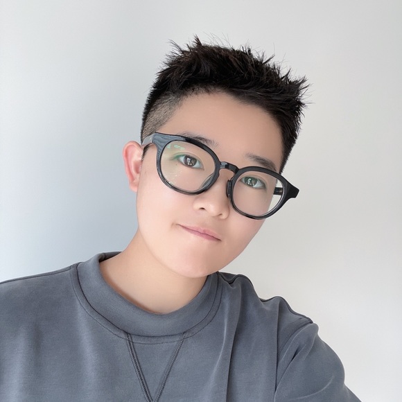 Profile Picture of Baiqi Xue (@baiqixue111) on Poshmark