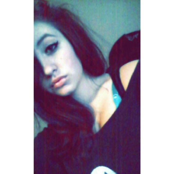 Profile Picture of Gabrielle Sprinkel (@gabbyns) on Poshmark