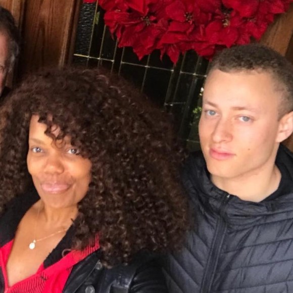 Profile Picture of Simone Savedra (@ssavedra) on Poshmark