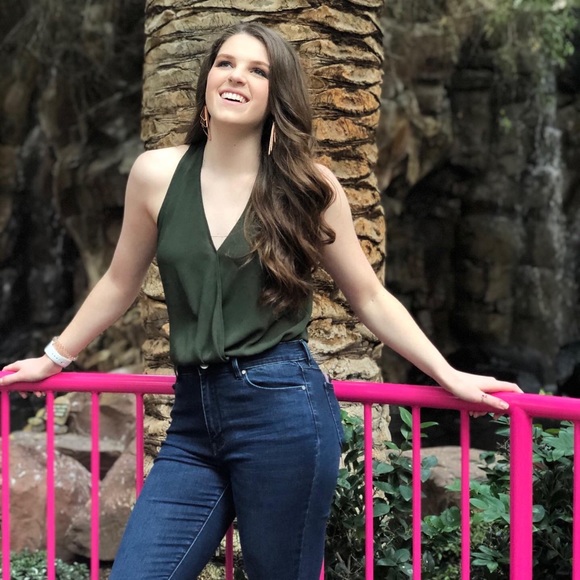 Profile Picture of Kennedy Schramm (@kennerrdy) on Poshmark