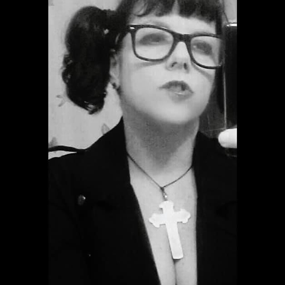 Profile Picture of Pamela Morrison (@bonosmuse1) on Poshmark