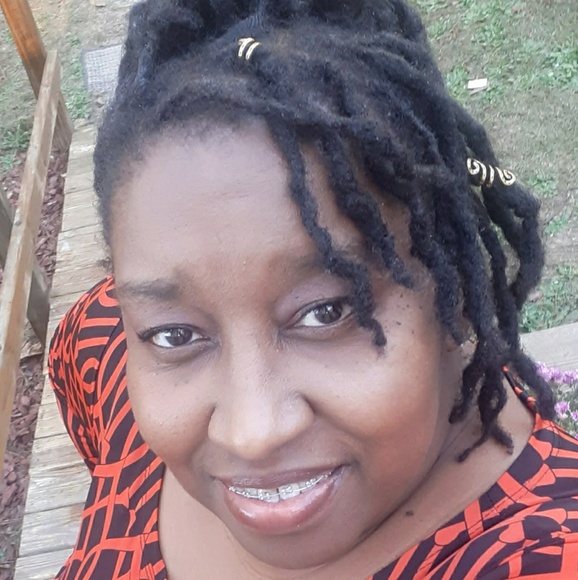 Profile Picture of Trenita Smith (@trenita11) on Poshmark
